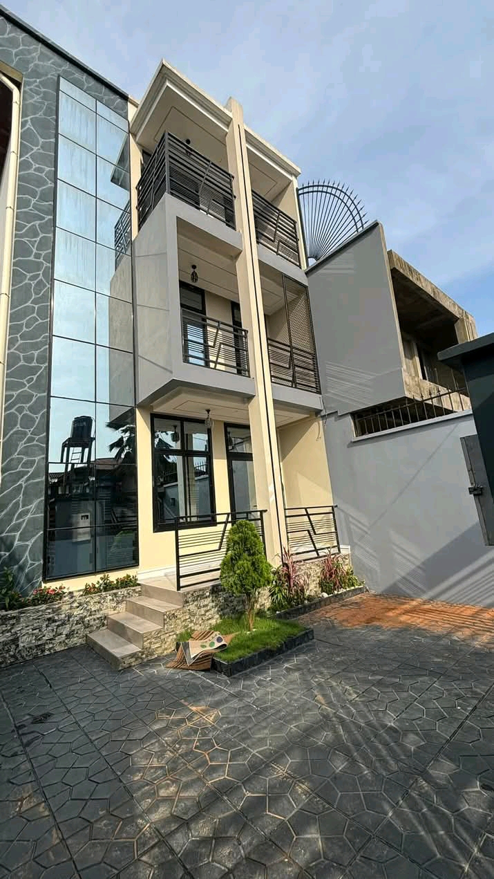 Brain Construction - Immeuble moderne réalisé à Douala